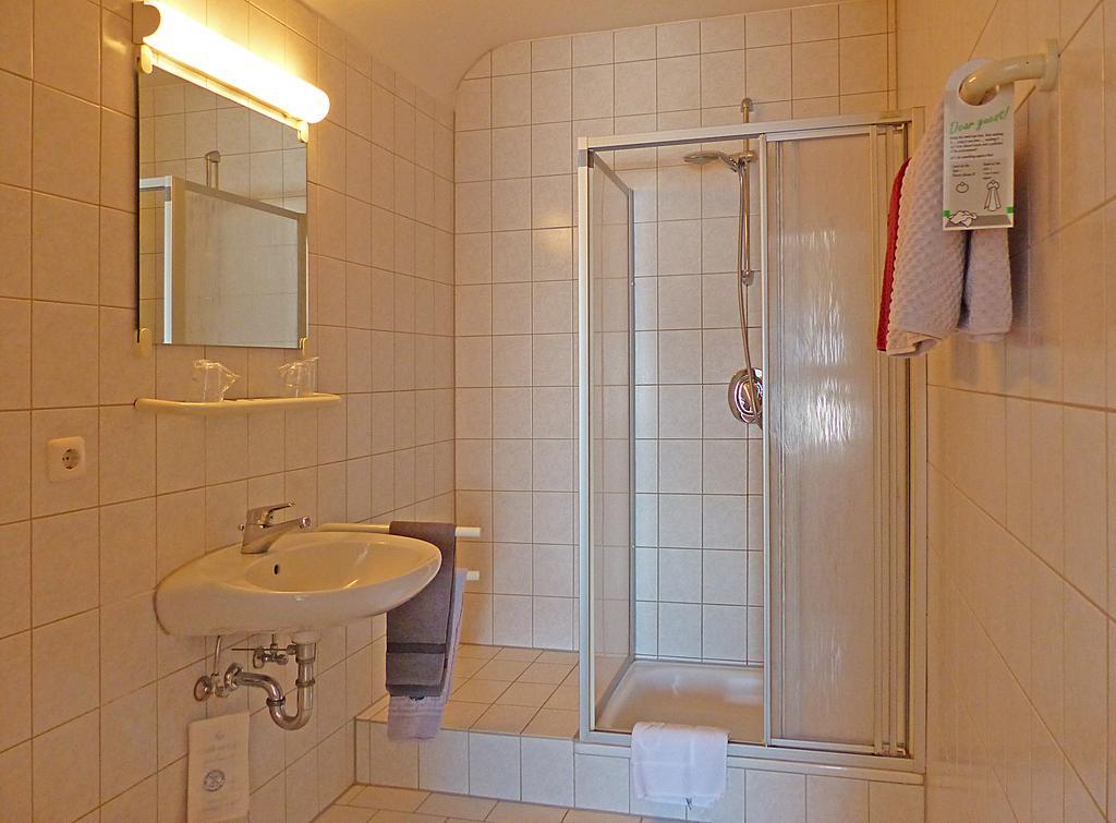 Hotel-Restaurant Schwyzerhuesli Viernheim Room photo