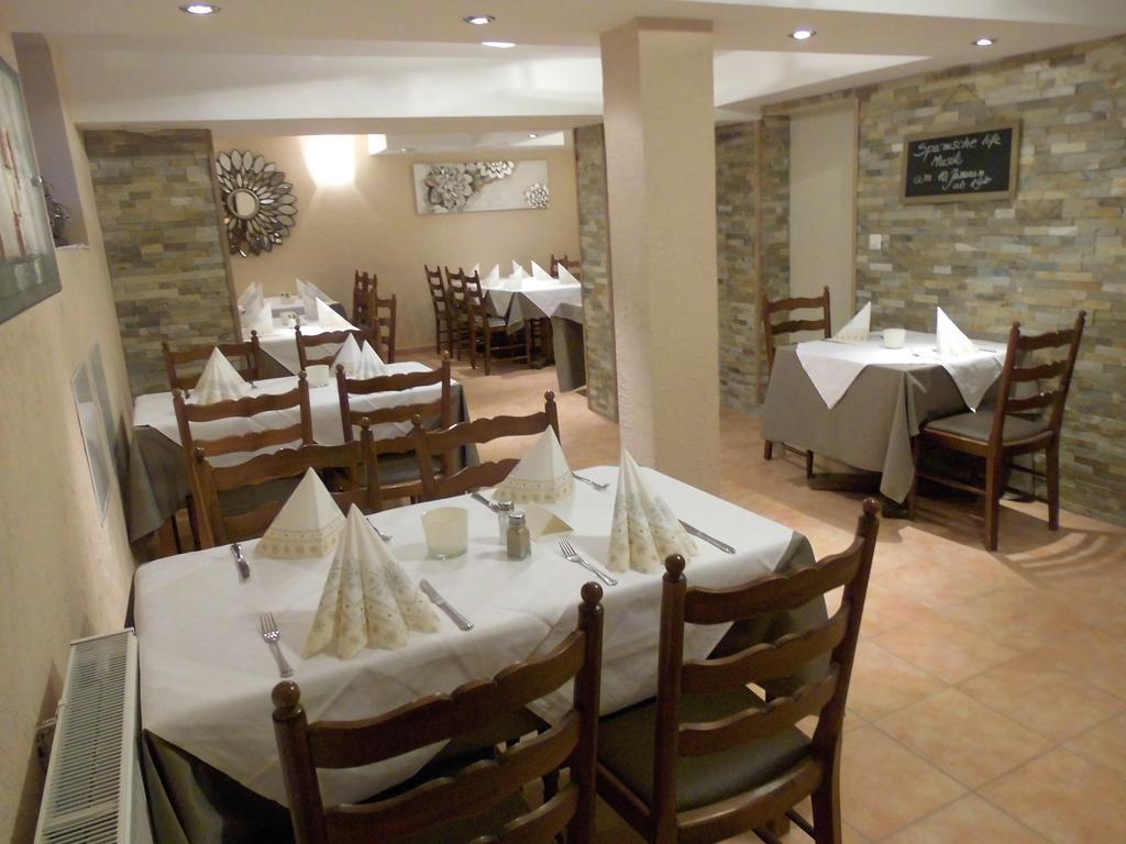 Hotel-Restaurant Schwyzerhuesli Viernheim Exterior photo